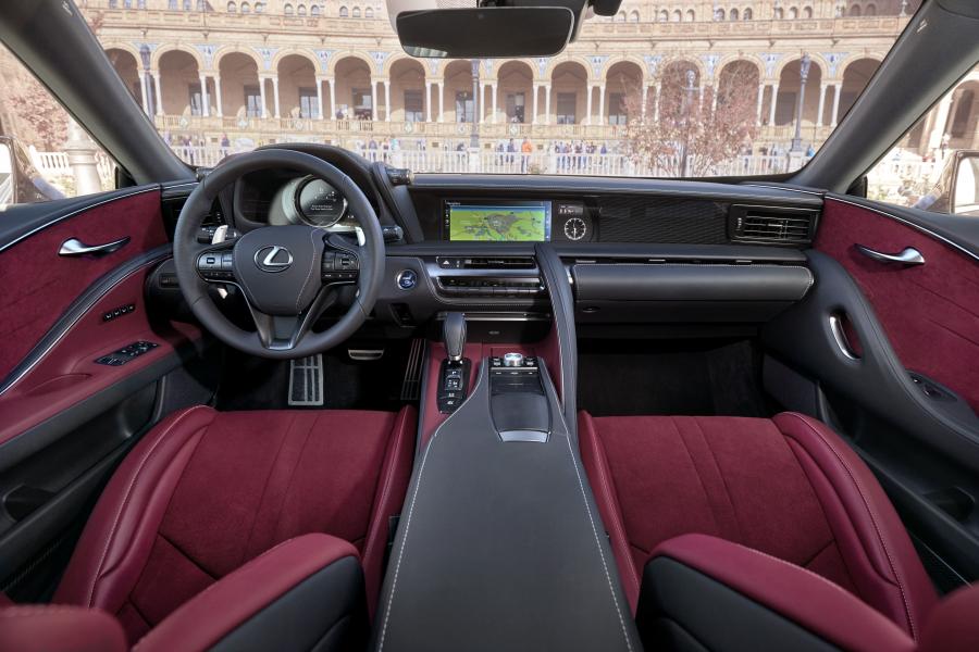 Торпедо Lexus LC500 2017 года  (NA) (фото 29 из 48)